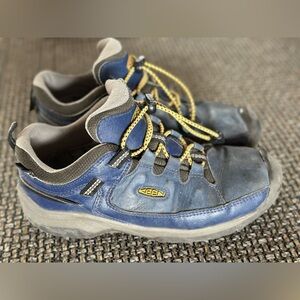 Keen kids hikers
